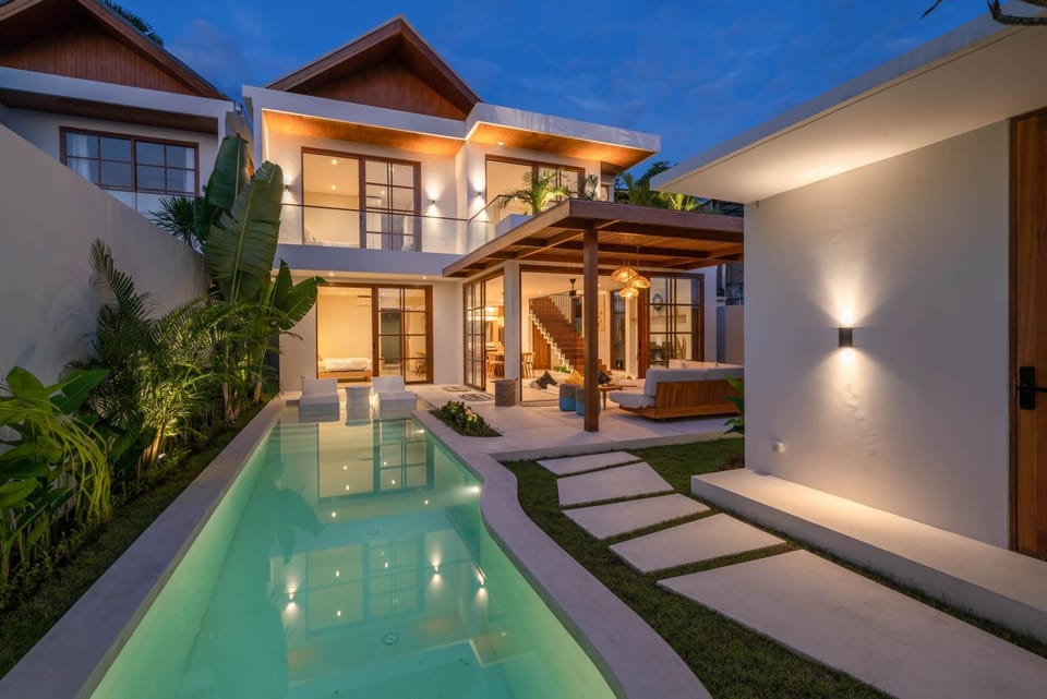 Villa LouLou Bali - Brand New Tropical 3BR Villa Next to Canggu Villa in North Kuta