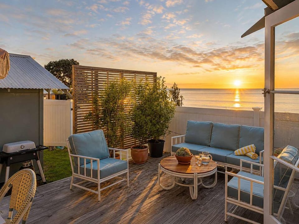 Beachfront Bliss - Stay Waiheke House in Auckland Region