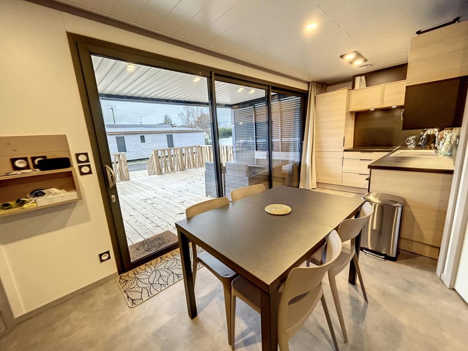 Chalet standing avec piscine chauffée, 4 couchages, proche plage et commerces, WIFI inclus - FR-1-361-527 Chalet in Saint-Pair-sur-Mer