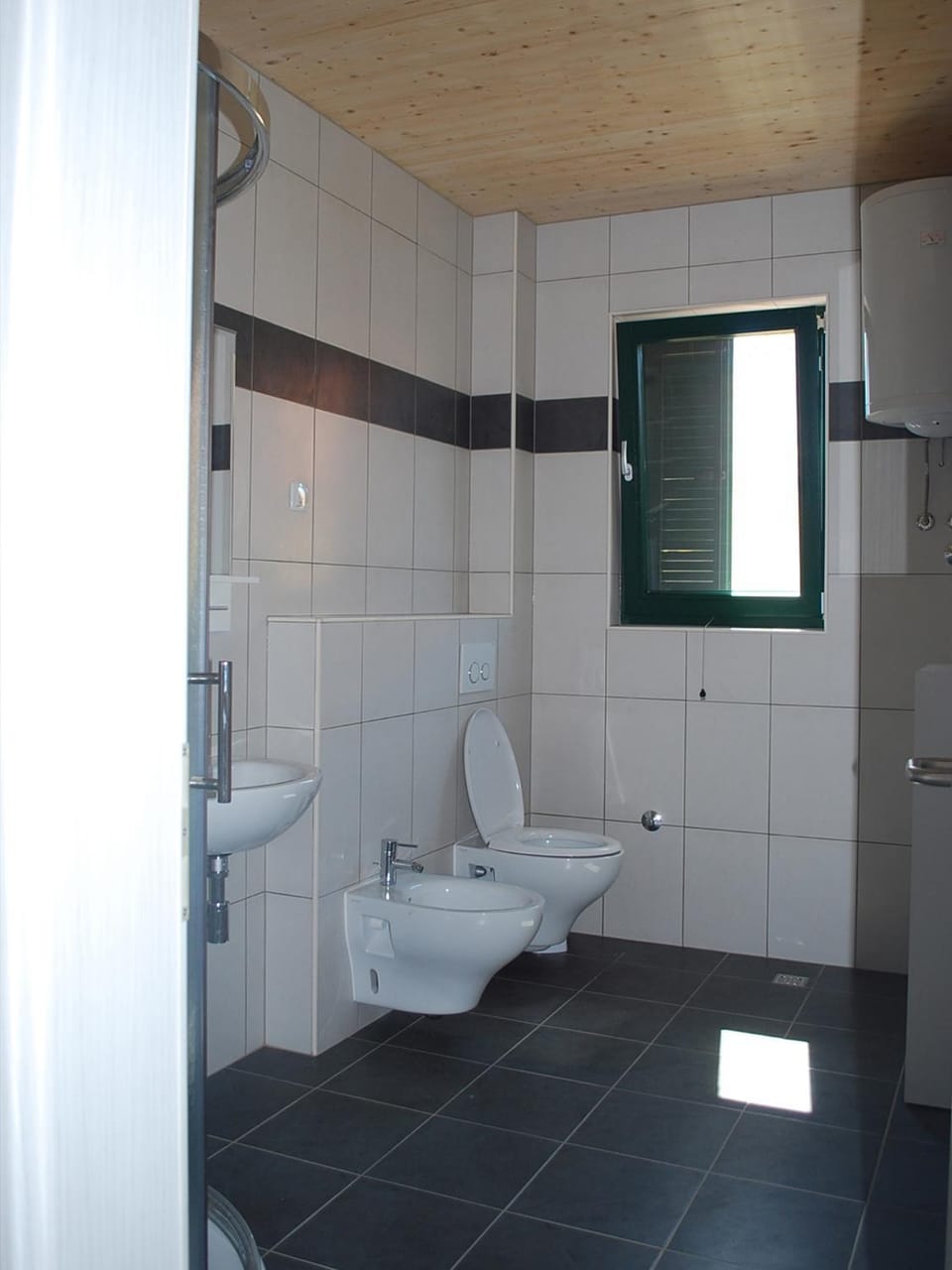 Toilet, Nearby landmark, Restaurant/places to eat, Natural landscape, Bathroom, Supermarket/grocery shop, Swimming pool, Swimming pool