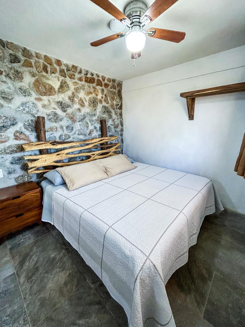 Bed, Bedroom, internet, air conditioner