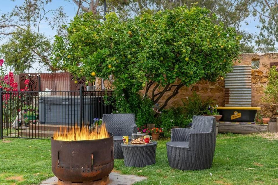 Hot Tub, Garden view, flat iron