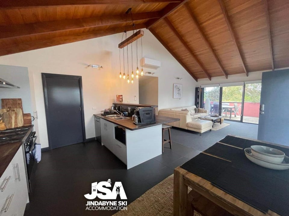Living room, Dining area, minibar, pet friendly, stove