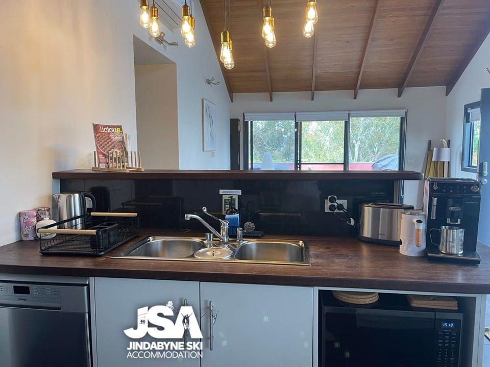 Coffee/tea facilities, Kitchen or kitchenette, dishwasher