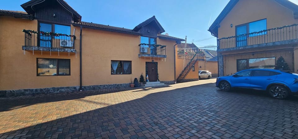 Pensiunea Bella Sacele Bed and Breakfast in Brașov County
