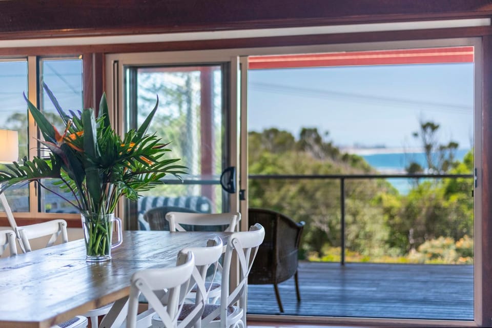 Spook's Point - oceanstays House in Angourie