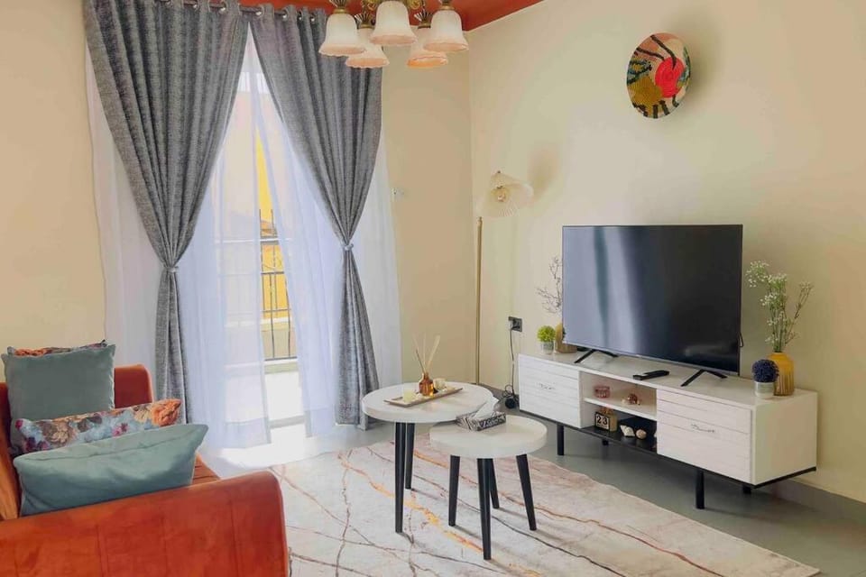 Cozy Apt, Near Acacia Mall, UnLtd WIFI, Netflix, Apartment in Kampala