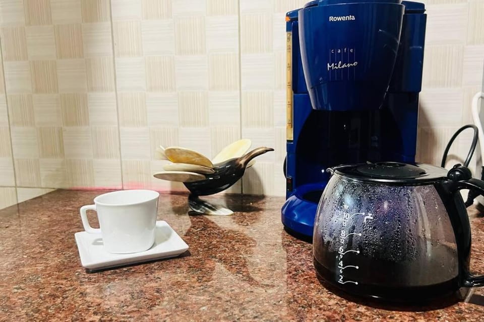 Cozy Apt, Near Acacia Mall, UnLtd WIFI, Netflix, Apartment in Kampala