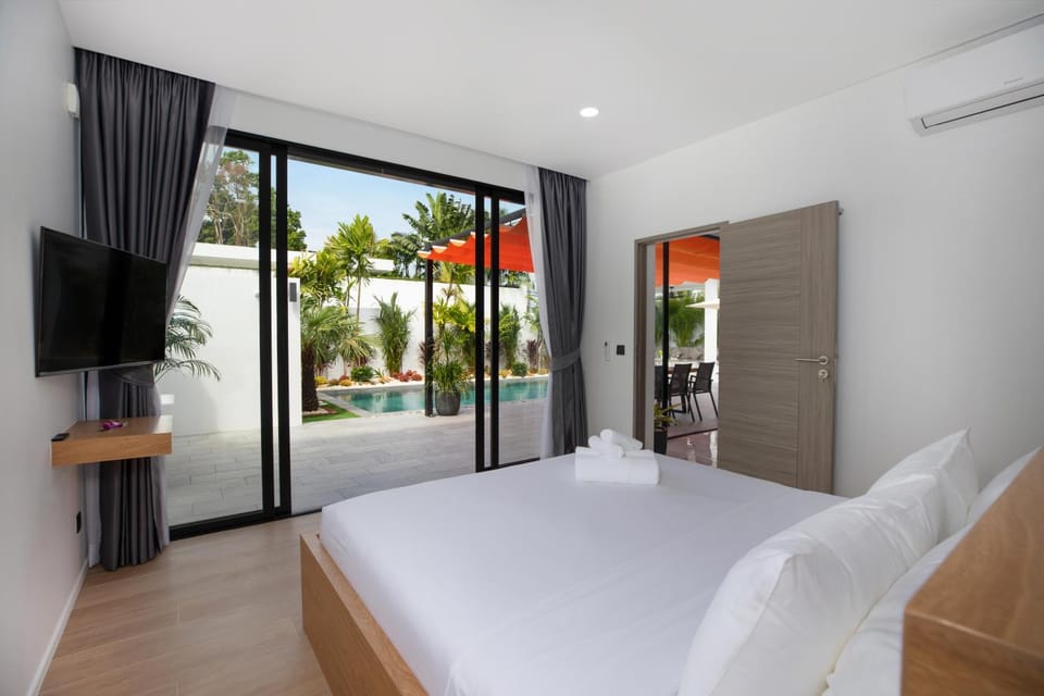 Bed, TV and multimedia, Bedroom, air conditioner