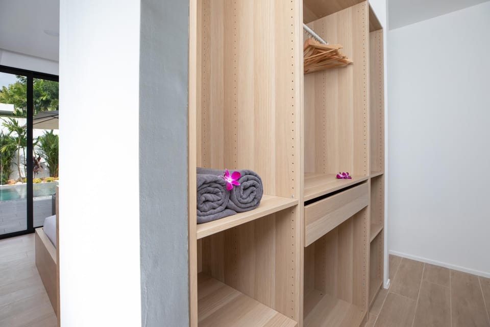 towels, wardrobe