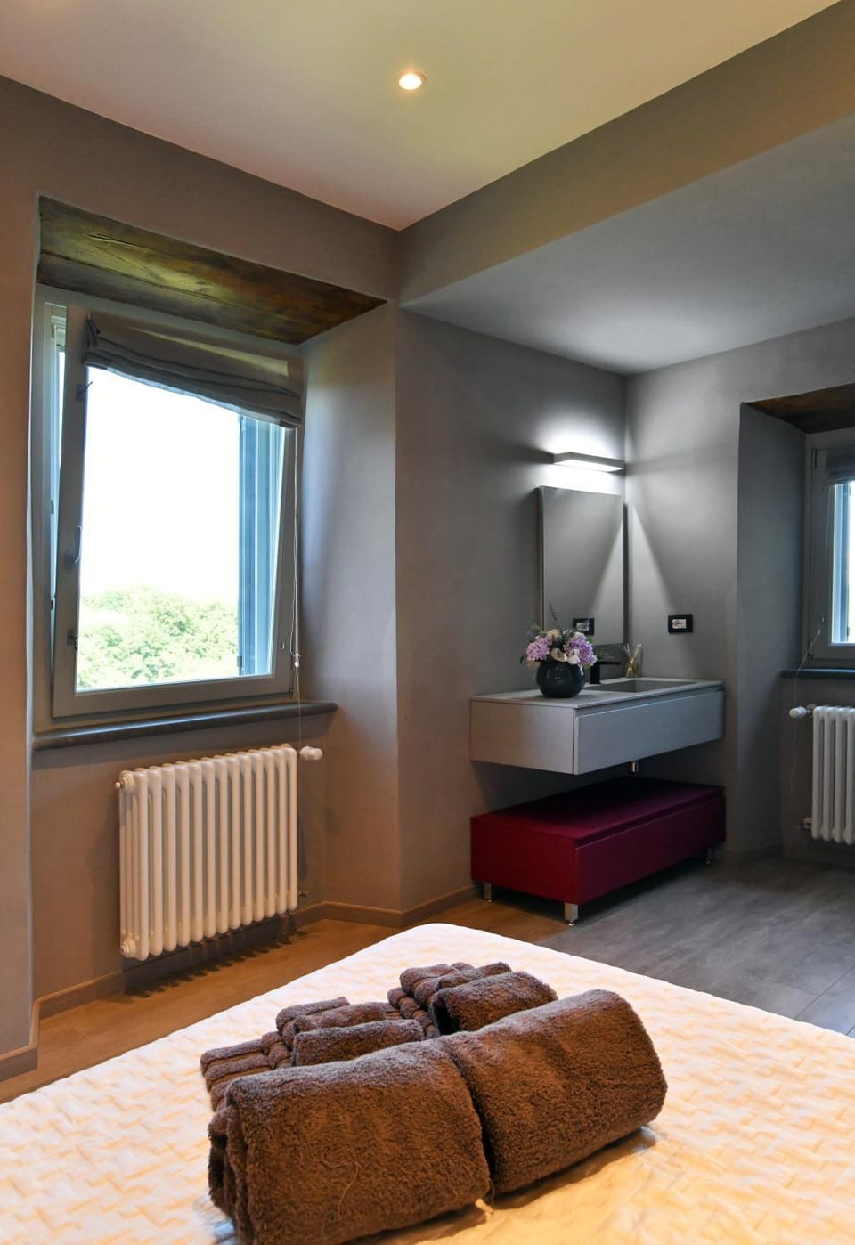 Photo of the whole room, Bedroom, towels