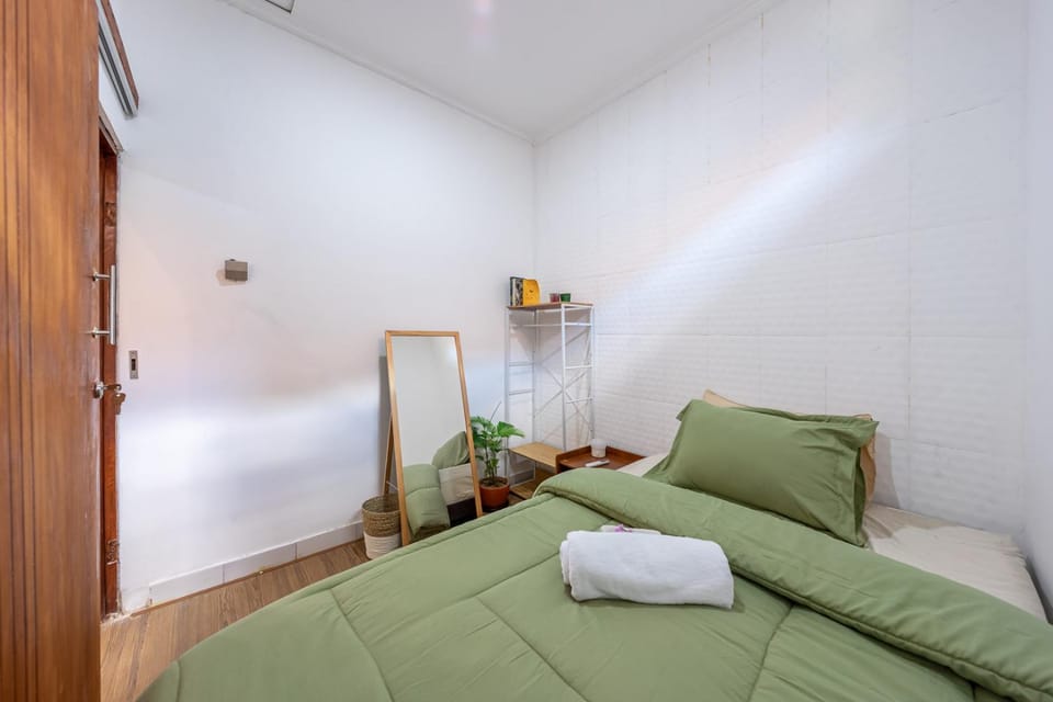 Bed, Photo of the whole room, Bedroom, towels, wardrobe