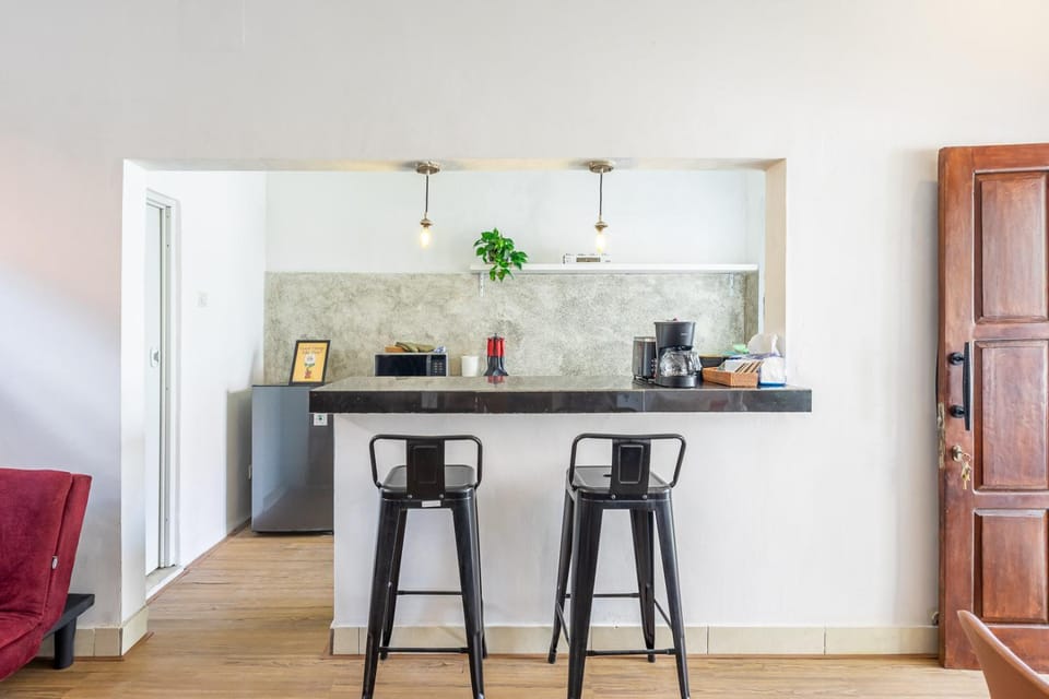 Coffee/tea facilities, Kitchen or kitchenette, Dining area, minibar, oven