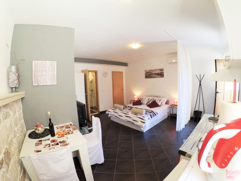 Bed, Bathroom, Coffee/tea facilities, Kitchen or kitchenette, Living room, Seating area, Dining area, Bedroom, toaster