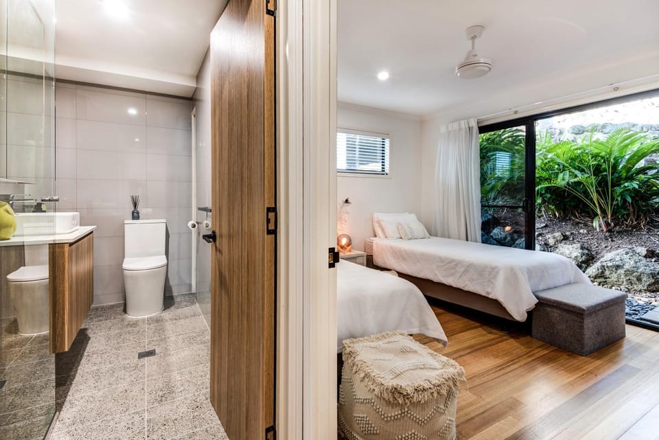 Shower, Toilet, Bed, Bathroom, Bedroom