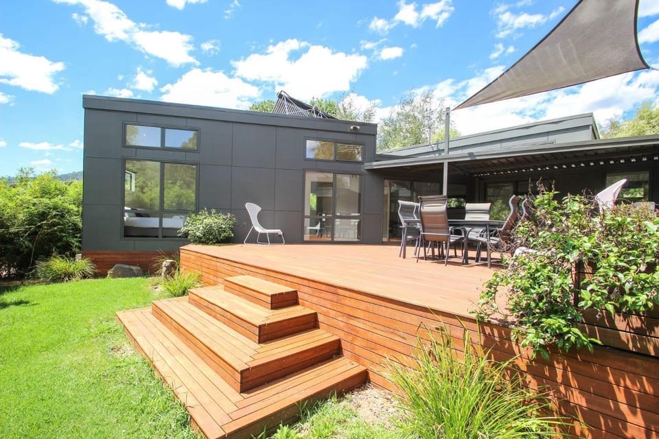 Patio, Garden, Seating area, Dining area, Garden view
