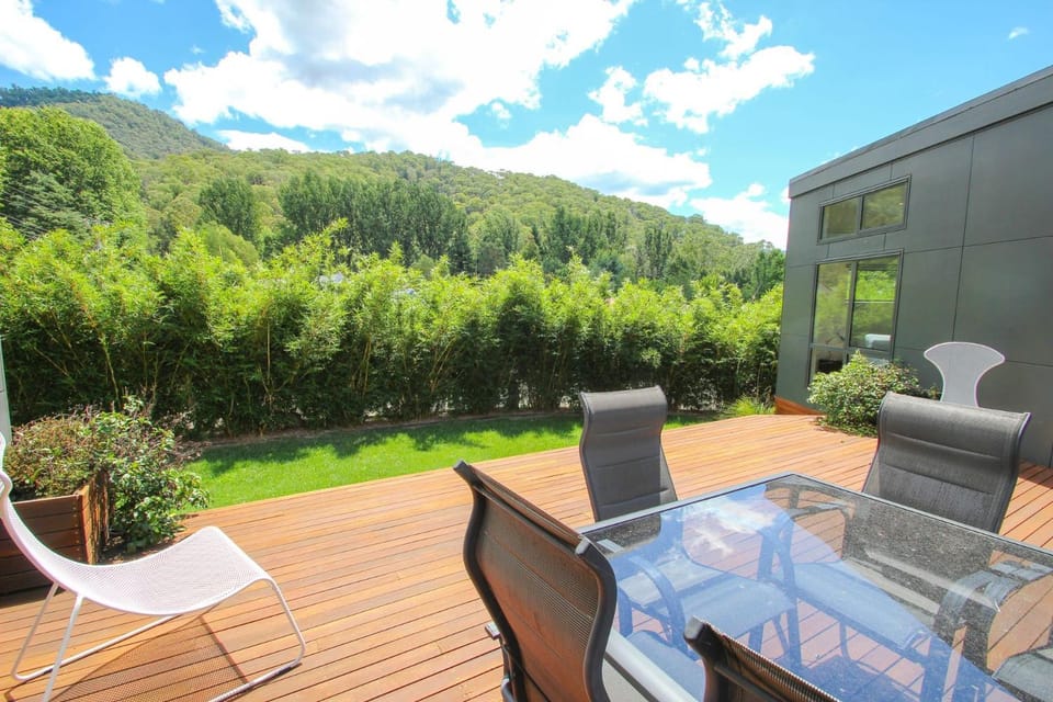 Patio, Natural landscape, Garden, Dining area, Garden view, Mountain view