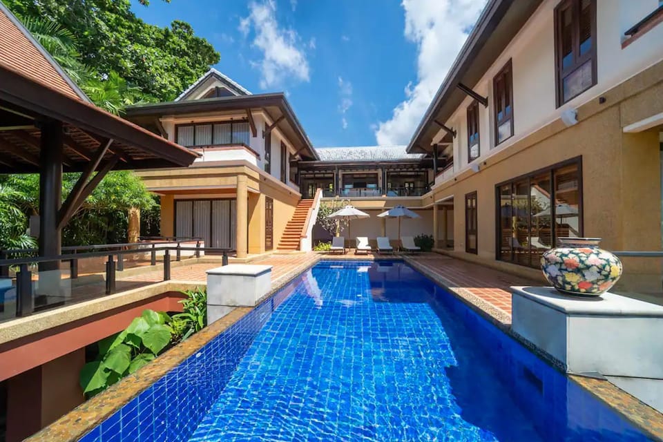 Property building, Patio, Day, Balcony/Terrace, Swimming pool, Swimming pool, sunbed