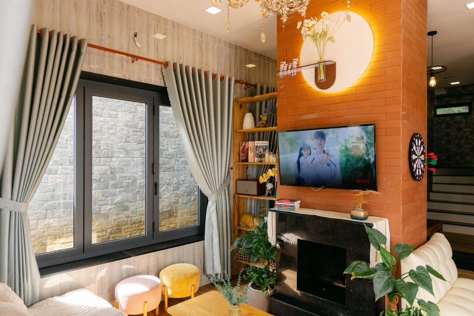 Communal lounge/ TV room