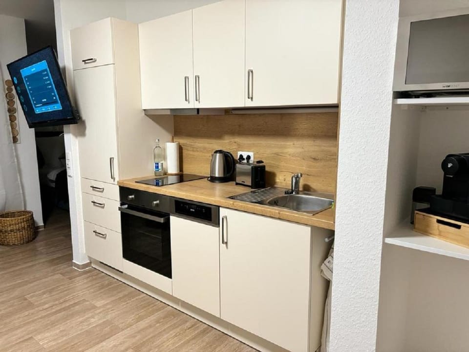Kitchen or kitchenette, kitchen