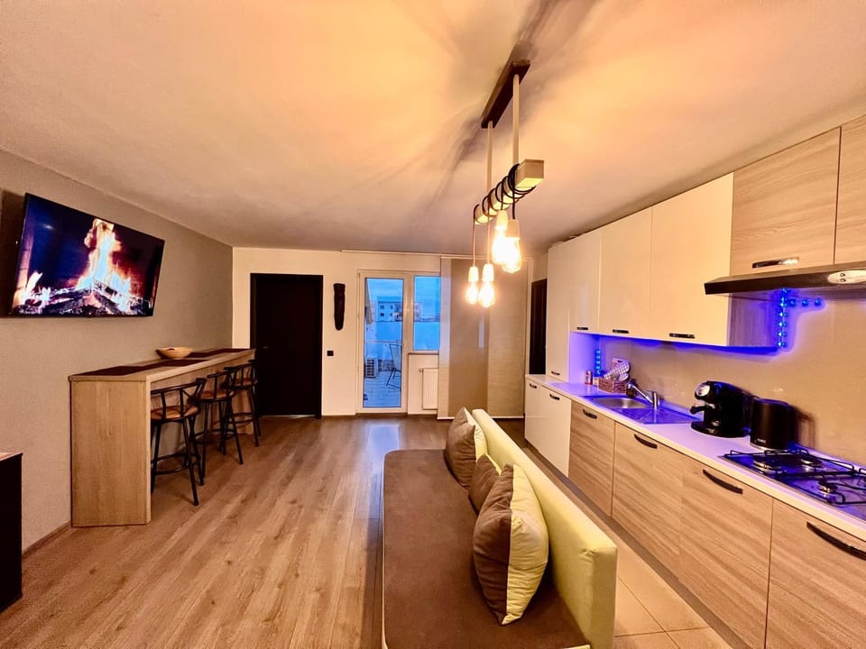 TV and multimedia, Kitchen or kitchenette, Dining area