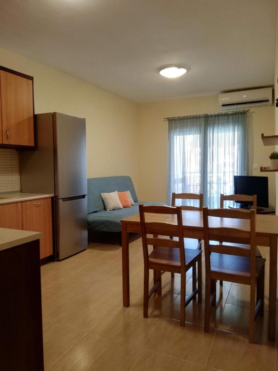 Living room, Seating area, Dining area, air conditioner