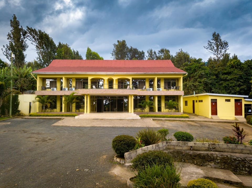 Property building, Facade/entrance, Day, On site