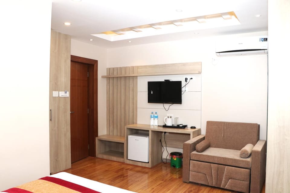 TV and multimedia, Living room, Bedroom, oven, air conditioner