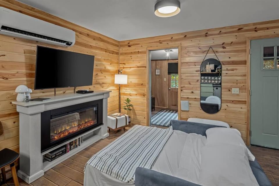 Evening entertainment, Bedroom