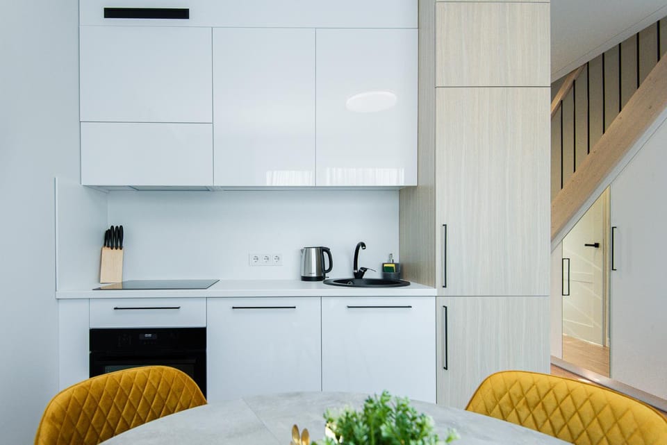 Kitchen or kitchenette, minibar, stove