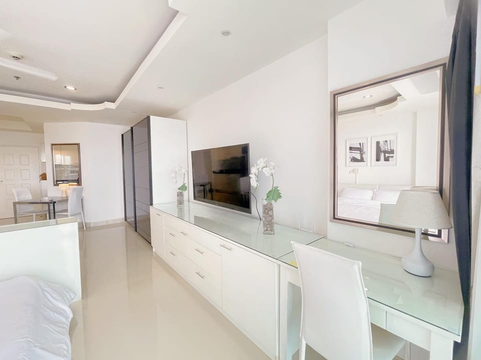 Beautiful Sea View Cozy Condo Apartment in Pattaya City