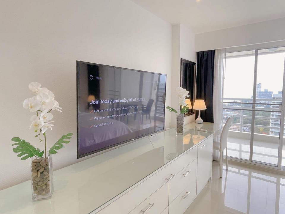 Beautiful Sea View Cozy Condo Apartment in Pattaya City