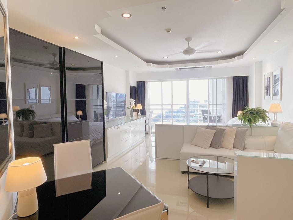 VT5C Beautiful Sea View Cozy Condo Apartment in Pattaya City