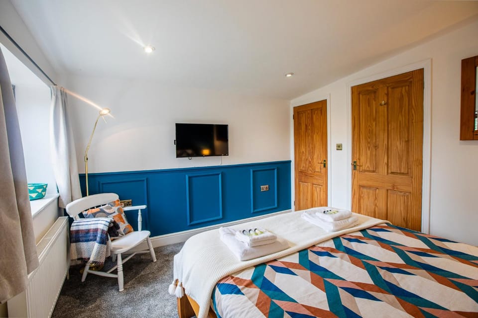 Bed, Photo of the whole room, Bedroom, towels, wardrobe