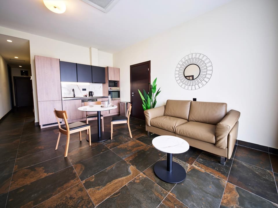 Living room, Seating area, kitchen