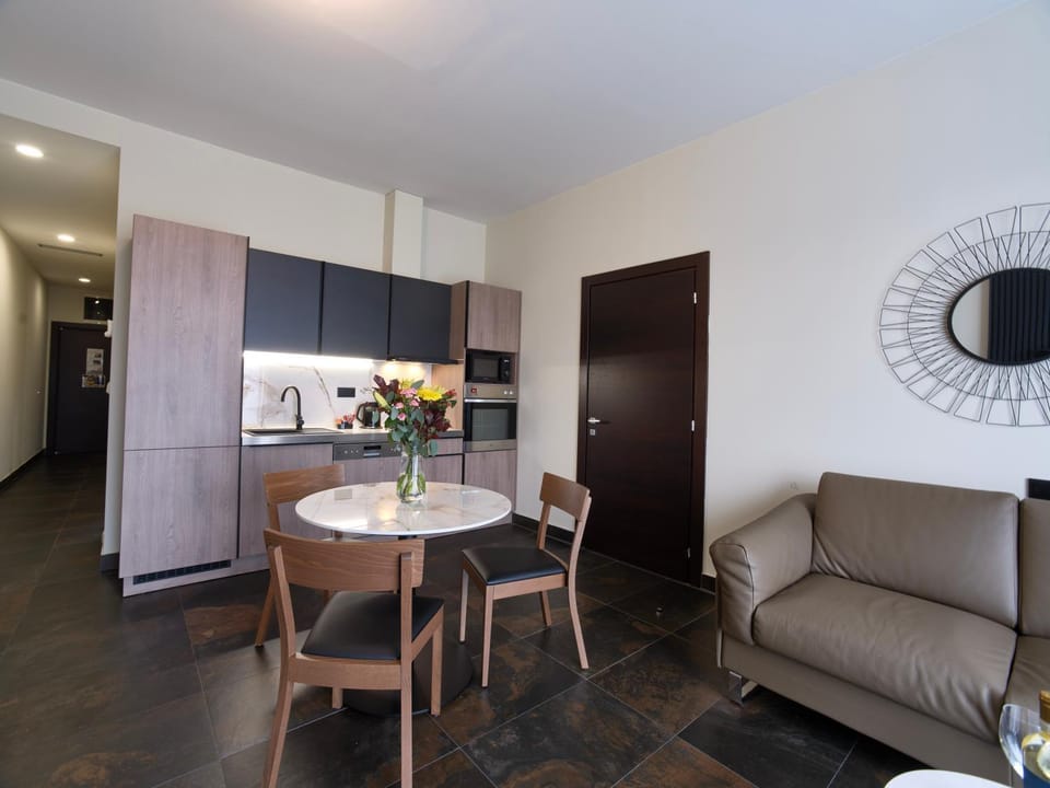 Kitchen or kitchenette, Living room
