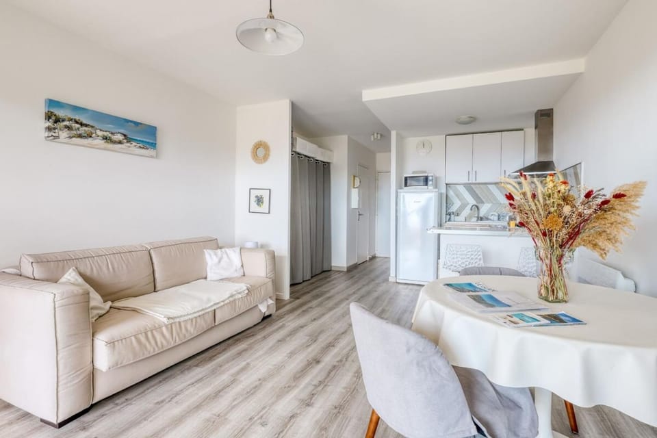 Peaceful Retreat with Stunning Sea View Private Terrace & Garden Apartment in Le Lavandou