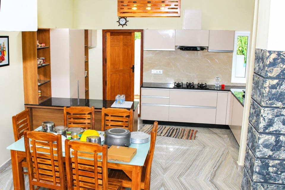 Dining area, kitchen