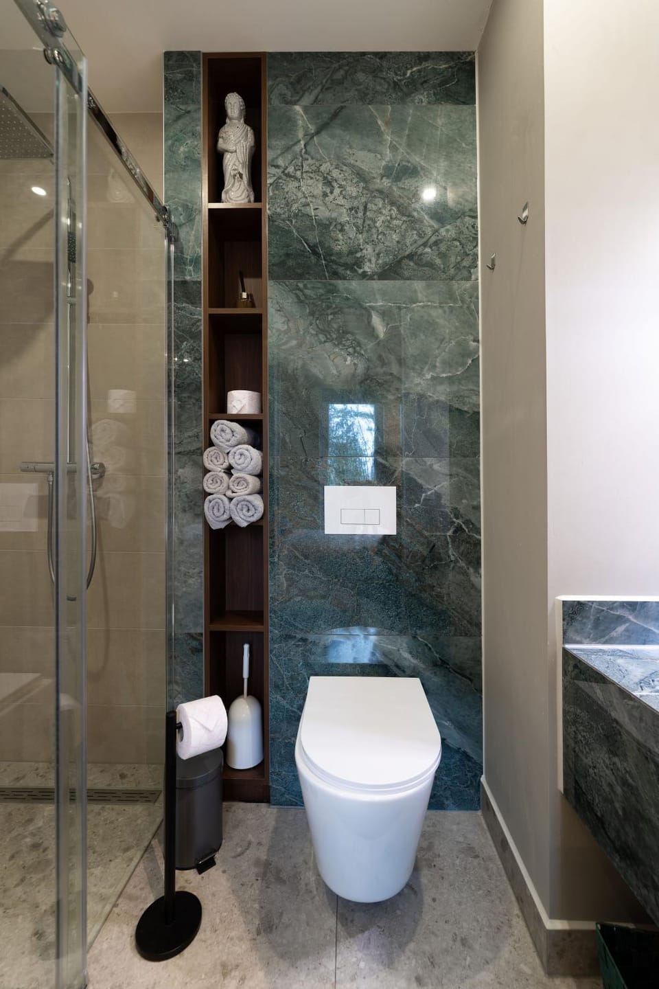 Shower, Toilet, Spring, Off site, Day, Night, Natural landscape, Winter, Summer, Bathroom, Coffee/tea facilities, Business facilities, Autumn, On site, Seasons, Time of day, Location, Sunrise, Sunset, Family, Family, Family