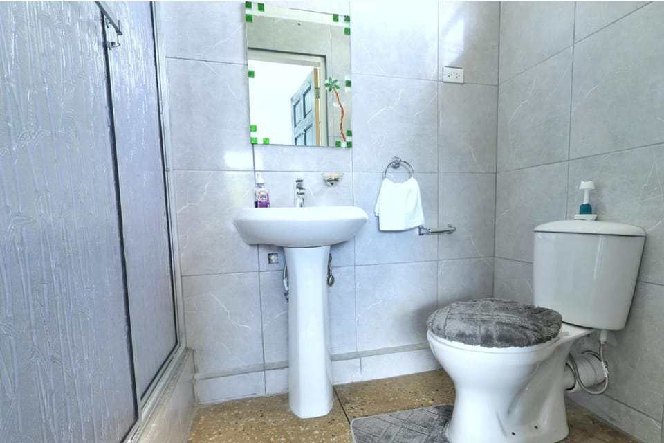 3 Bed Apartment - Garden Patio Bbq Parking Apartment in Western Tobago