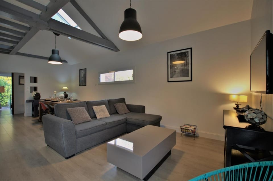 Les hauts de pougy House in Grand Est