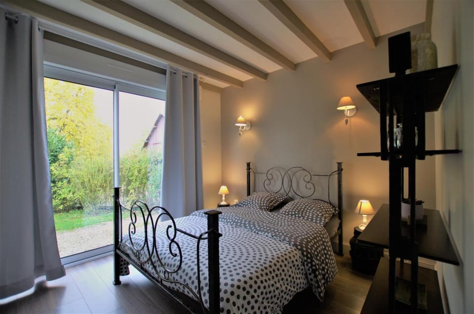 Les hauts de pougy House in Grand Est