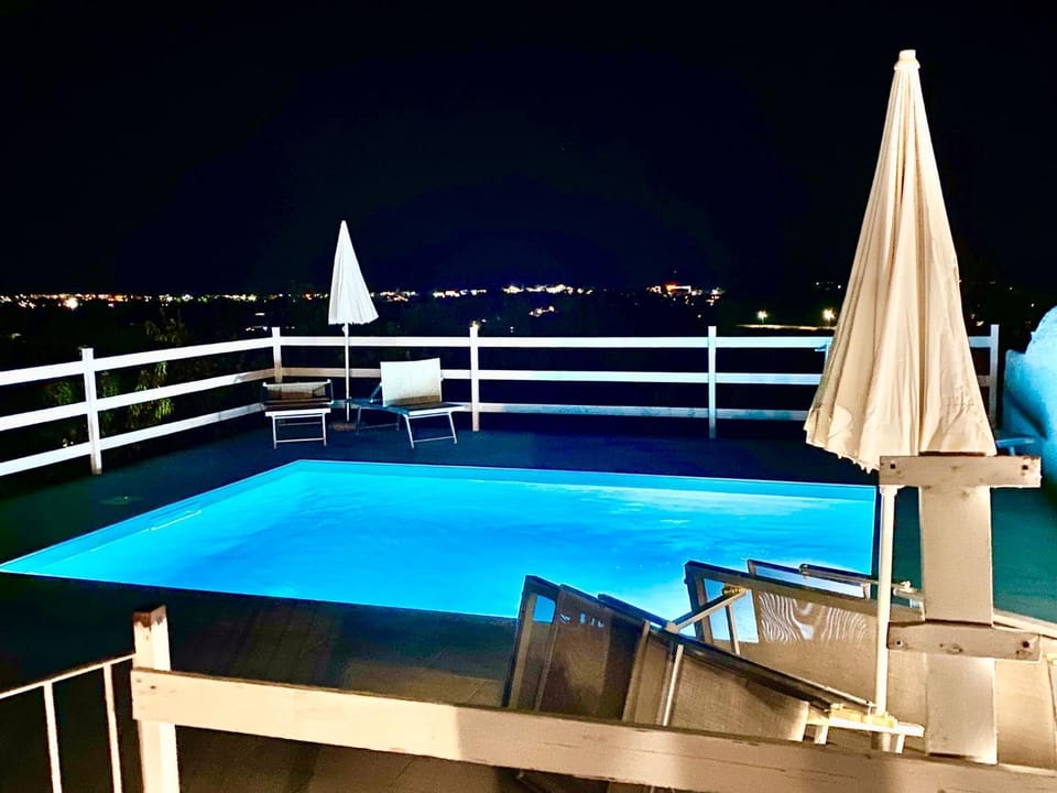 Night, Pool view