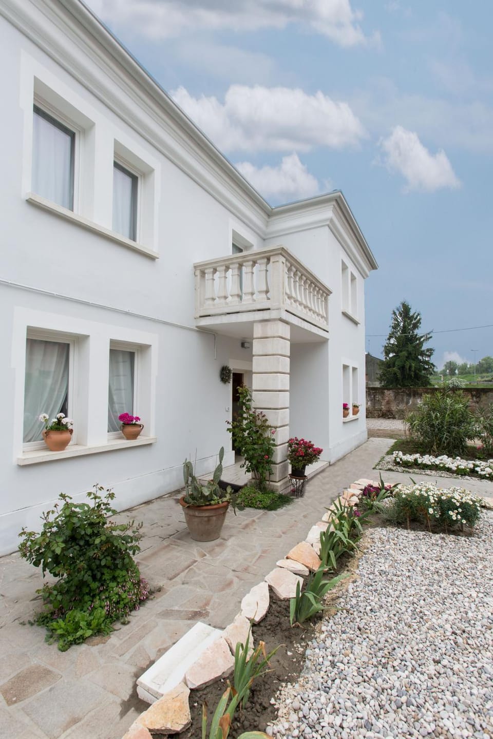 Facade/entrance, Garden view
