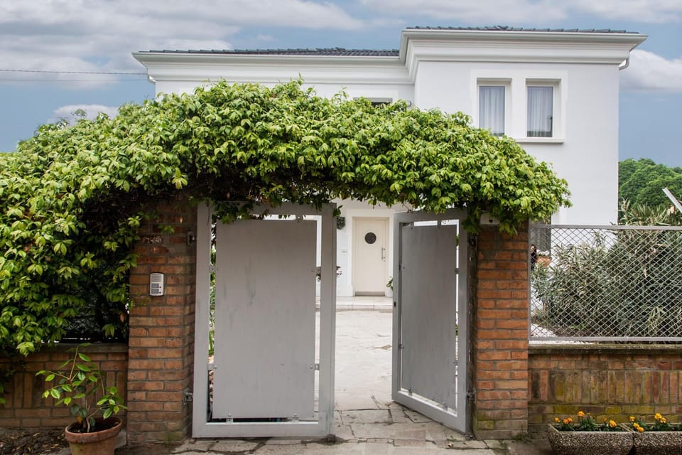 Facade/entrance, Decorative detail