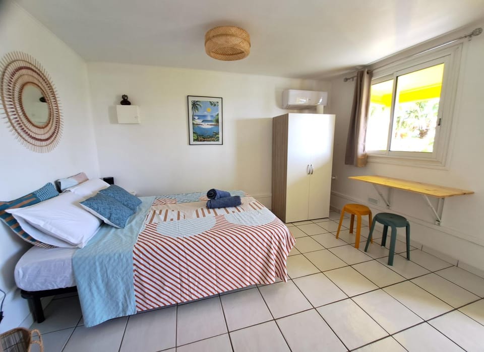 Bed, Photo of the whole room, air conditioner