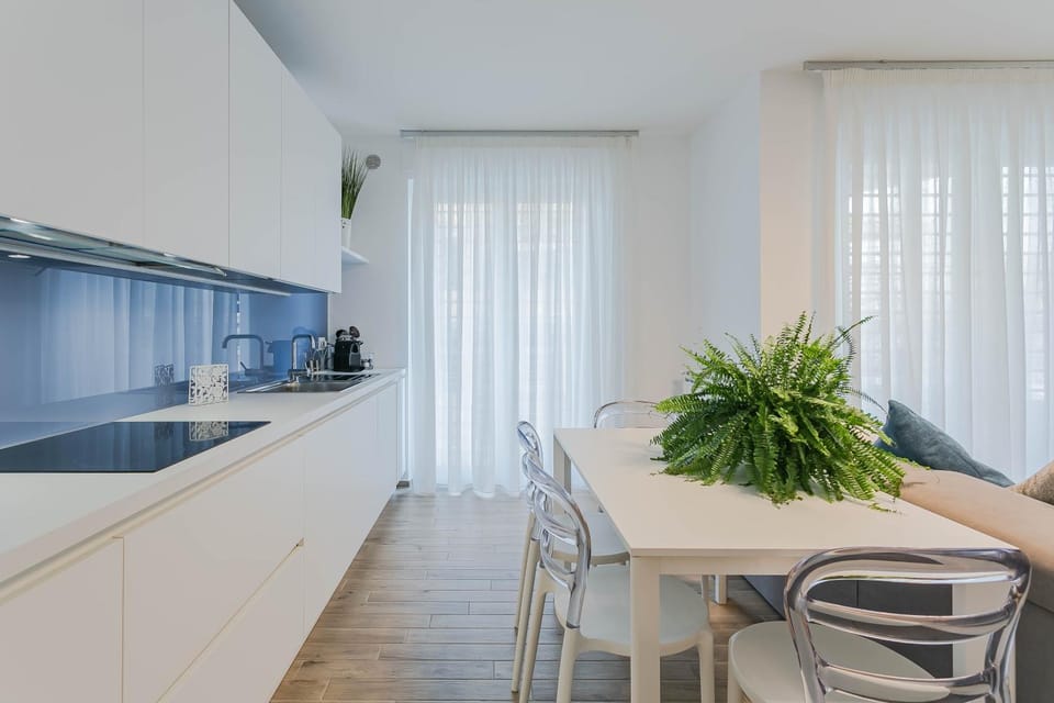 Kitchen or kitchenette, Dining area, stove