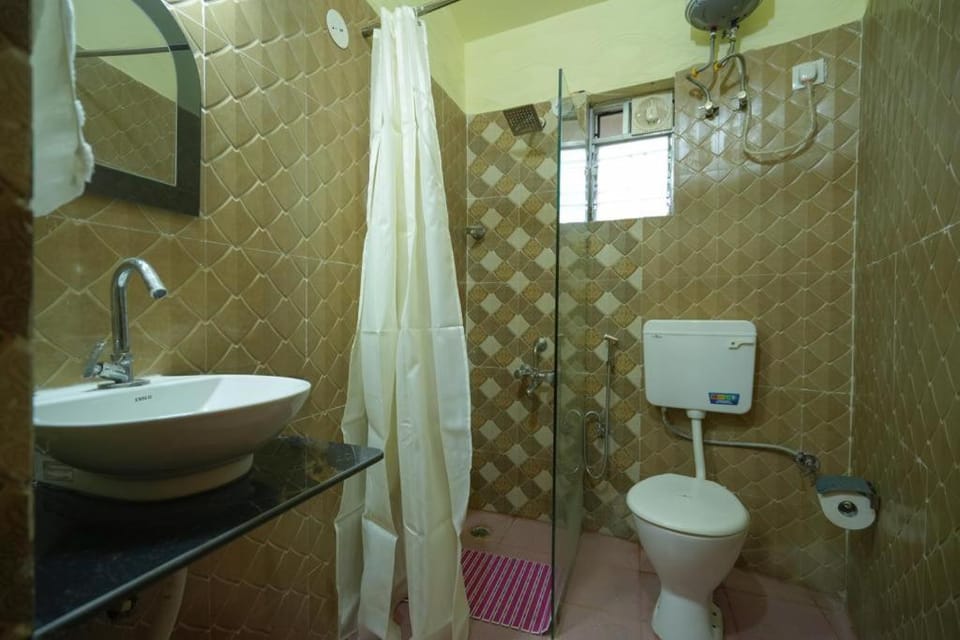 Shower, Toilet, Bathroom, towels