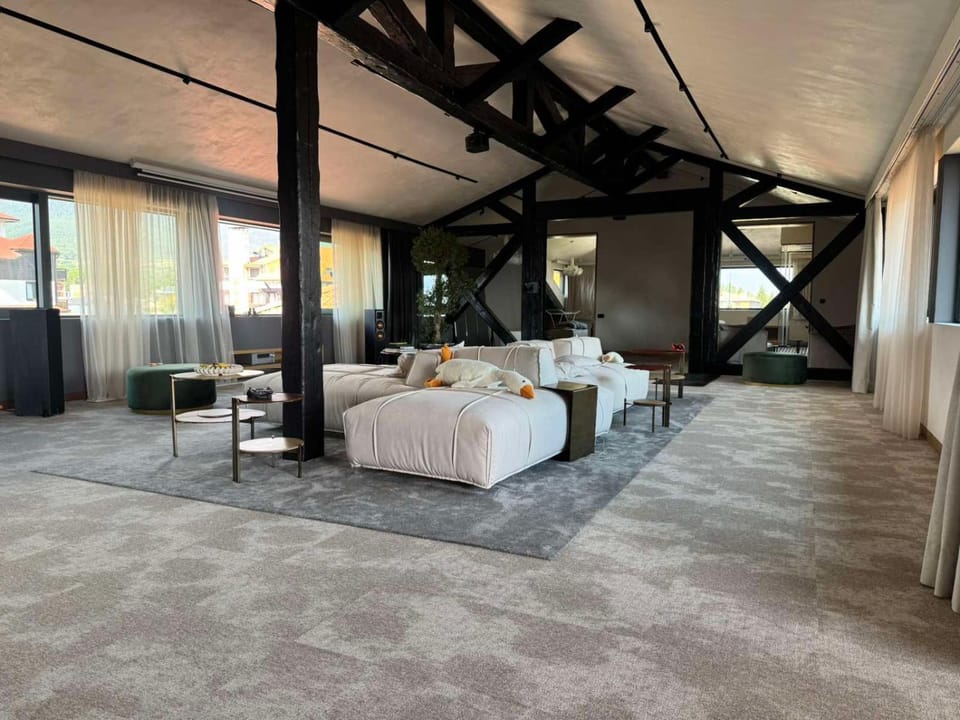 Living room, Photo of the whole room
