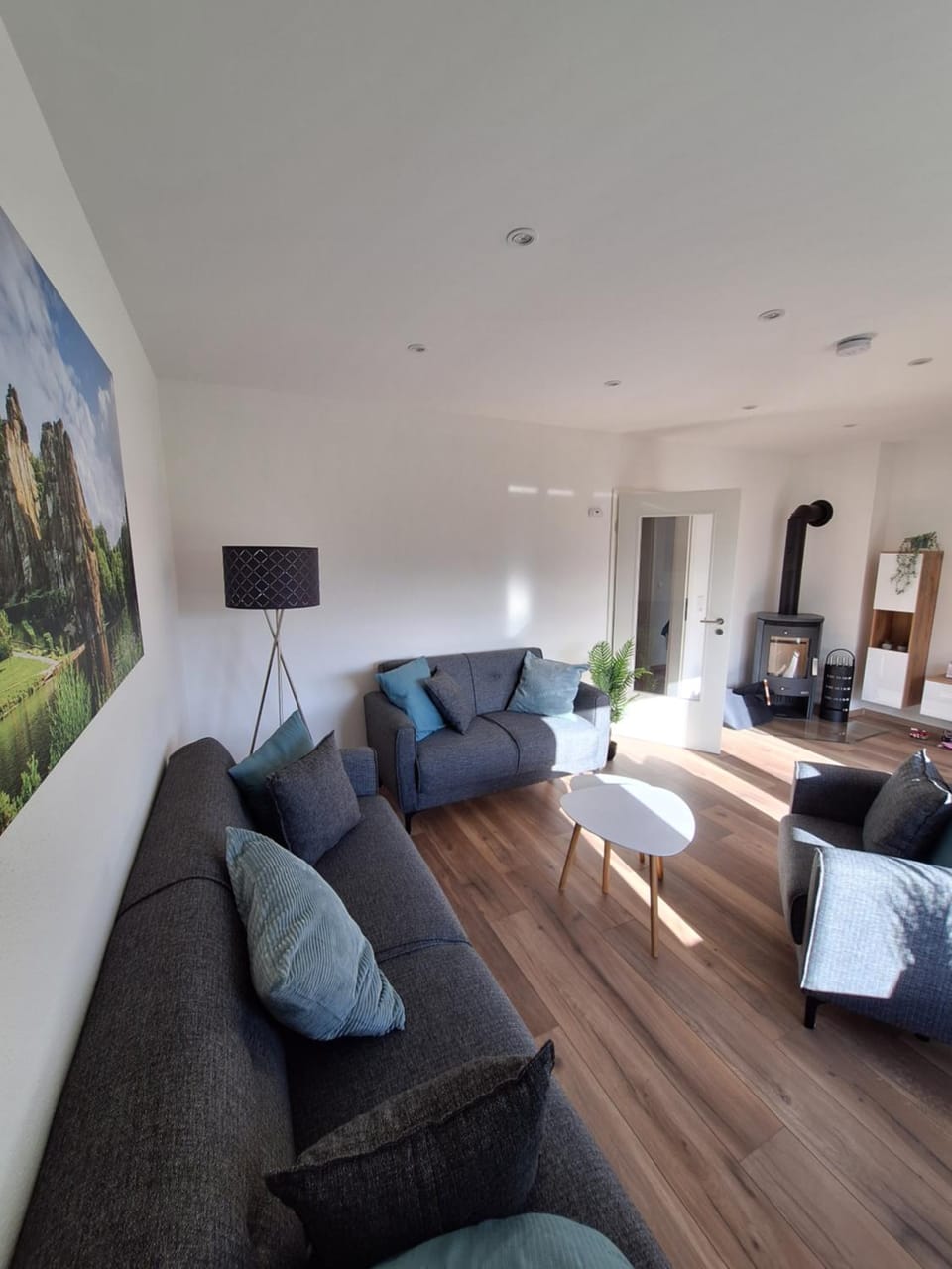 Communal lounge/ TV room, TV and multimedia, Living room, Seating area, Evening entertainment
